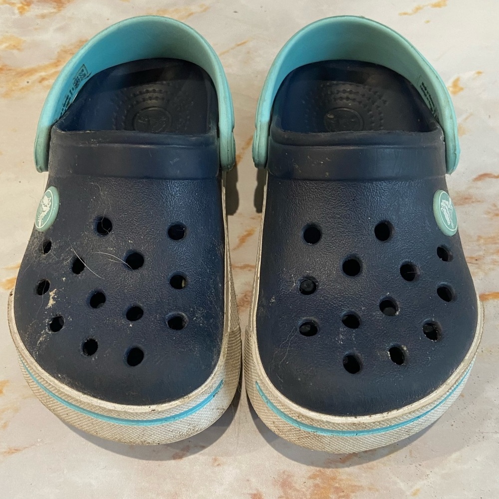 Toddler Boy Crocs Navy toddler boy size 8